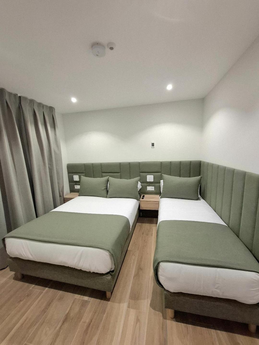 Hostal San Blas Madrid Exterior foto