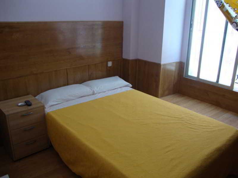 Hostal San Blas Madrid Exterior foto