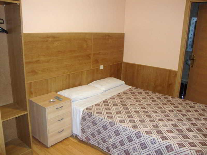Hostal San Blas Madrid Exterior foto