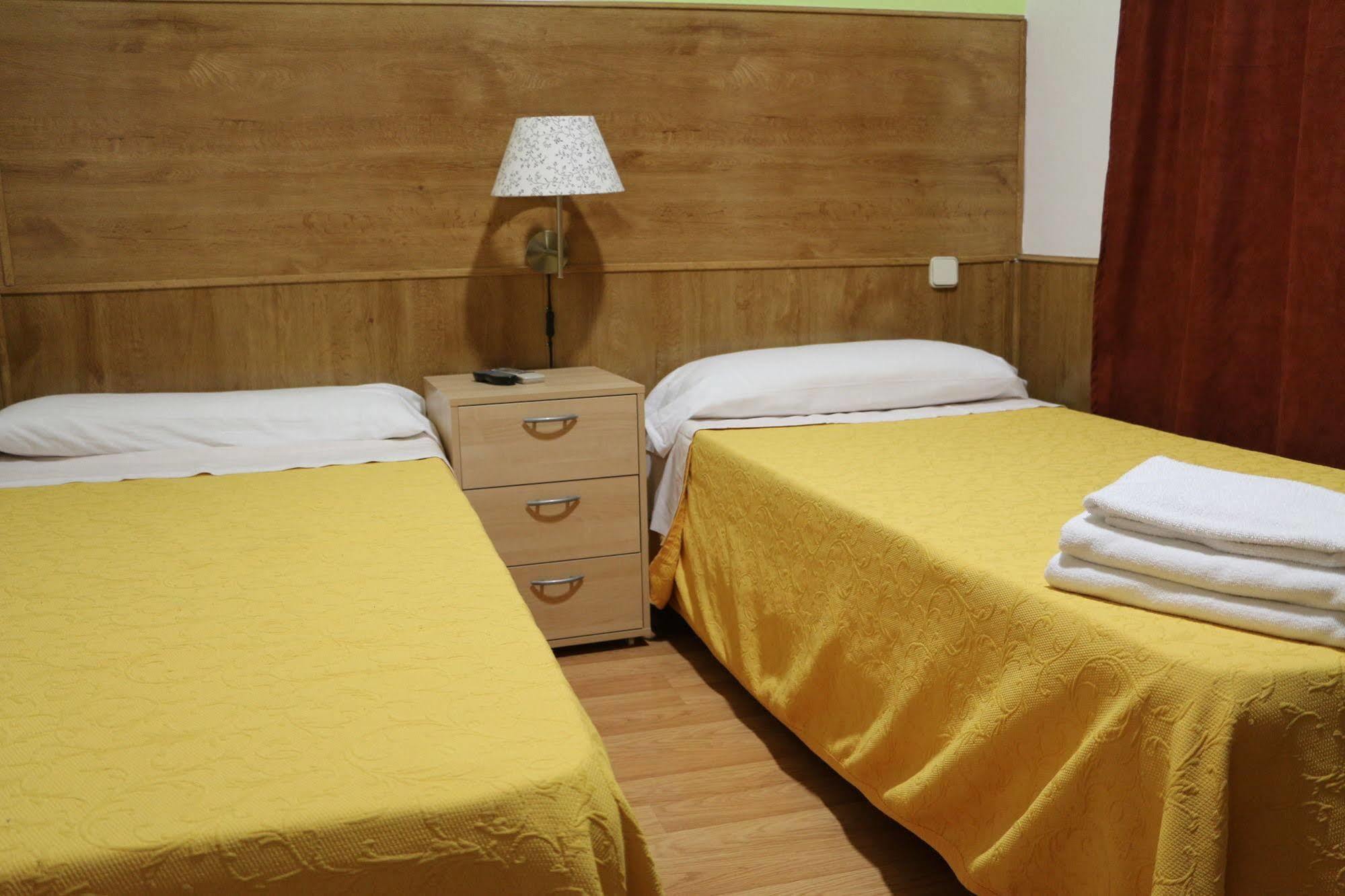 Hostal San Blas Madrid Exterior foto